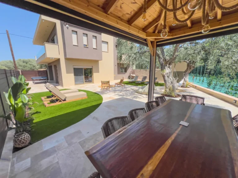 Backyard Villa Nous Luxury (2)