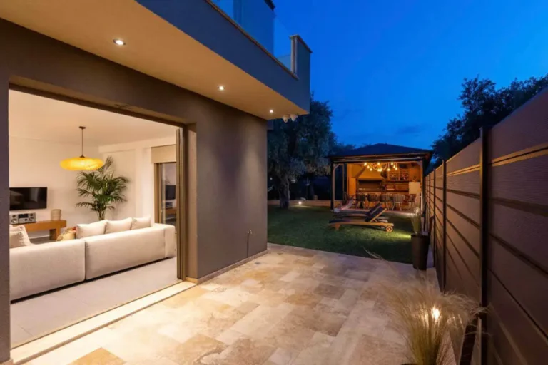 Patio Villa Nous Luxury (11)
